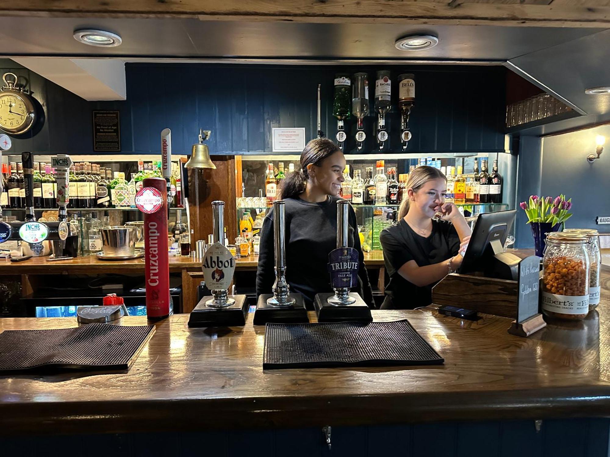 The Golden Pheasant Inn Burford Kültér fotó